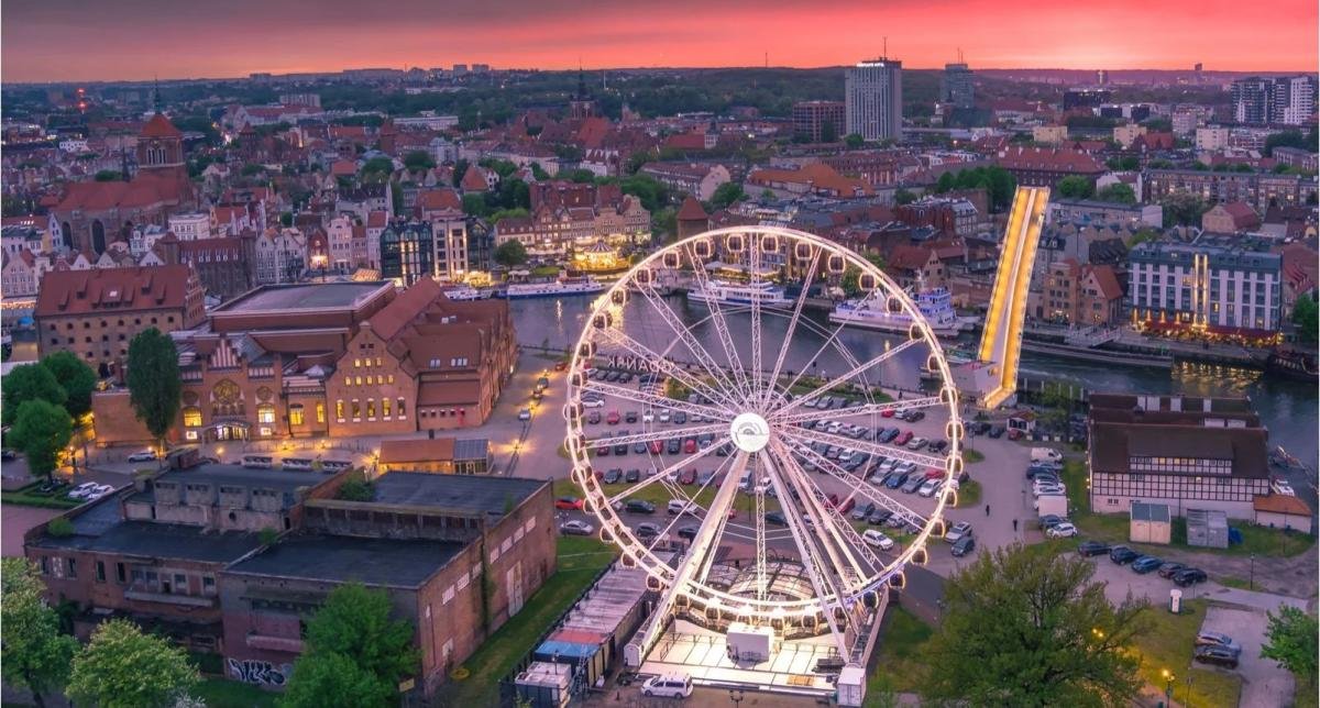 AmberSky Ferris Wheel